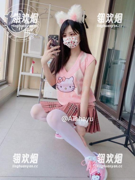 逛逛AT鲨的校服作品库，发现个中千姿百态，真是意外之喜。