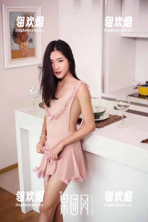 GIRLT果团网-裴希西 GIRLT果团网 - 裴希西海边高清图包:这身姿,我只想说,不科学。