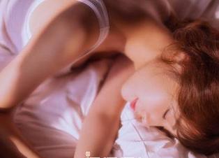 GIRLT果团网 – 龚玥菲的修女式慵懒，图库里的瘾和某种忧郁