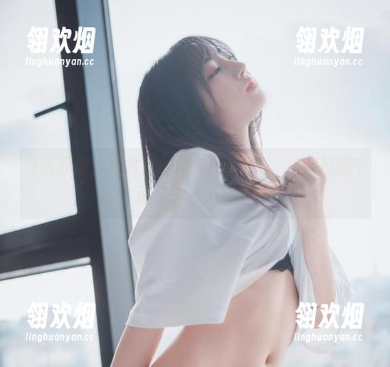 点击原图，照片里的HaNari(하나리)在校服中藏了多少心事？