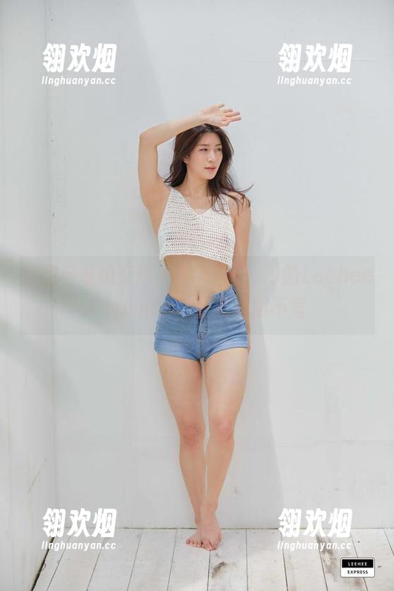 作品与私拍交错，Min.E(민이)的LeeheeExpress，让我心照不宣