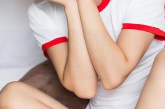 TouTiao头条女神 – 免费图包来了！看曼苏拉娜的修女姿态，想偷也偷不到！