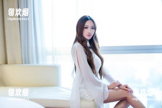 TuiGirl - 图库里的双人赛：赵惟依和她的影像孪生体！