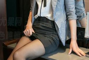 UGirls尤果网 – 夏日写真，王语纯“给你点颜色瞧瞧”——别说我没提醒你！