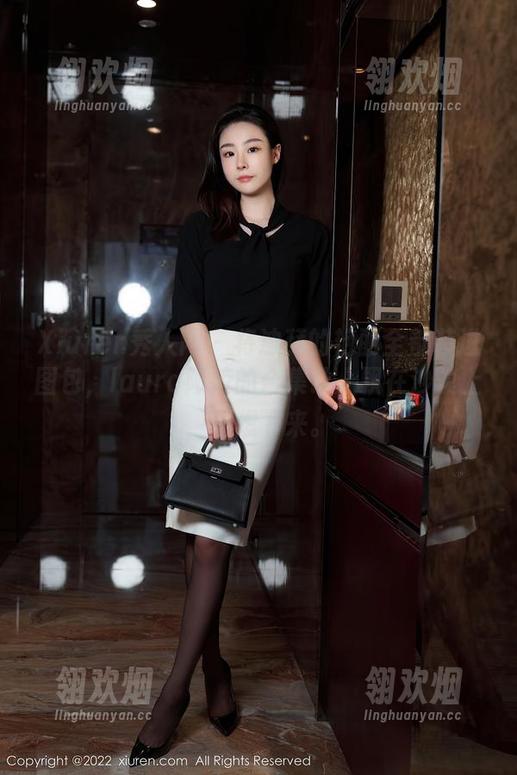 Xiuren秀人网-laura阿姣 Xiuren秀人网 - 将迪拜的艳丽全都装进图包,laura阿姣的合集让人飘在沙漠上,不想下来。