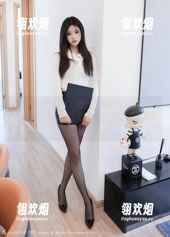Xiuren秀人网-周慕汐baby Xiuren秀人网 - 细腻与粗犷的碰撞——周慕汐baby镂空写真,套图让人捉摸不透。