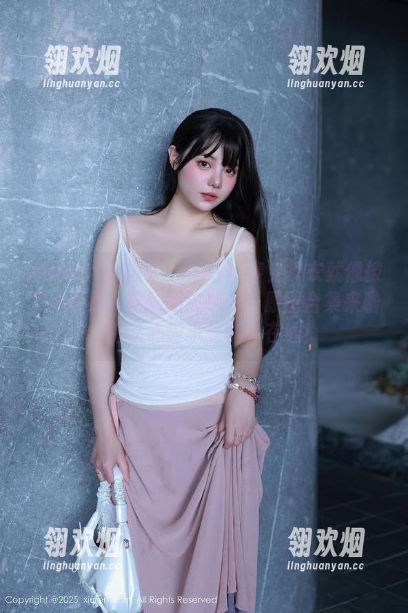 Xiuren秀人网-小Kiki Xiuren秀人网 - 小Kiki穿上皮衣就像披了一层别人吃剩的披萨——原图合集来啦,保证心理承受能力在线!
