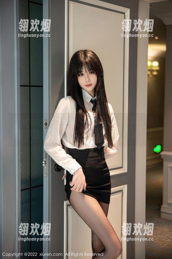 Xiuren秀人网-小樱koko Xiuren秀人网 - 小樱koko最新写真集:吊带搭配,看得我都想立刻换衣服了!