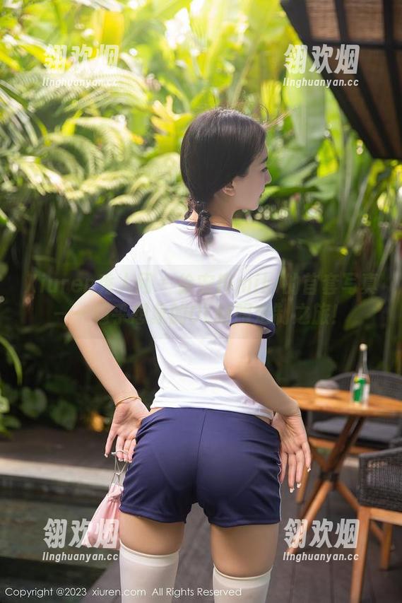 Xiuren秀人网-徐安冉miki Xiuren秀人网 - 徐安冉miki的首套写真——超乎想象的OL制服定制之旅!