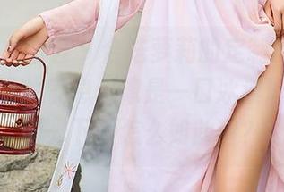 YouMi尤蜜荟 – 合法萝莉的定制写真，里边有夏日的气息，像是一口冰淇淋溶化在阳光下，怎么如此甜？