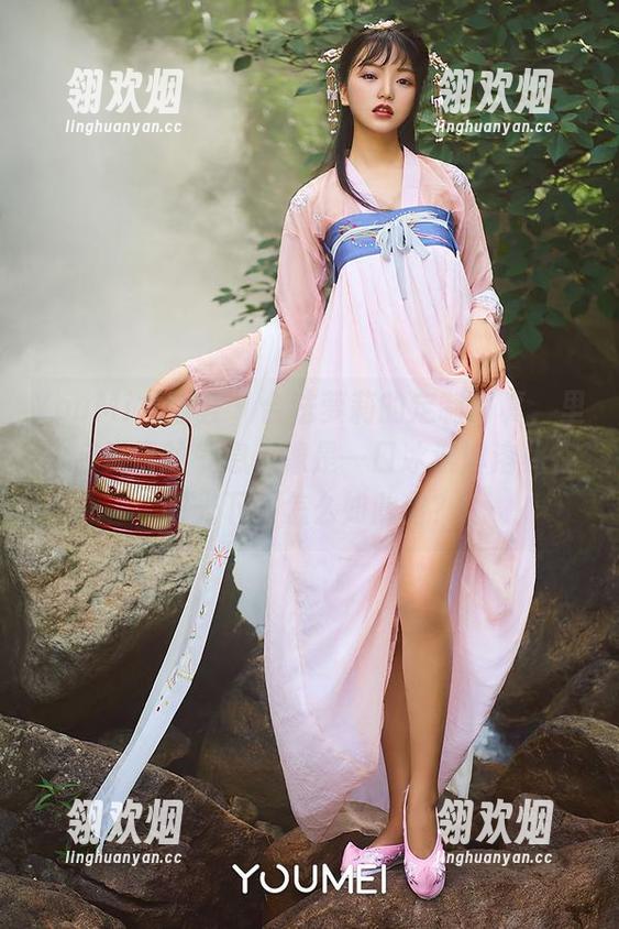 YouMi尤蜜荟 - 合法萝莉的定制写真，里边有夏日的气息，像是一口冰淇淋溶化在阳光下，怎么如此甜？