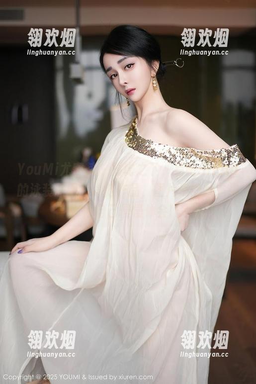 YouMi尤蜜荟-易阳Silvia YouMi尤蜜荟 - 对比之下,易阳Silvia的泳装原图和其他作品,图片里的状态你得自己慢慢体会!