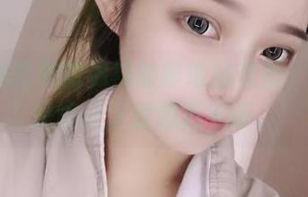 eloise软软的棉袜静静地站在那，美图真是能让人遐想万千呀。