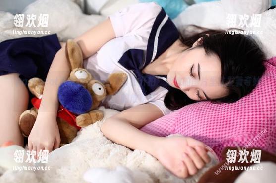 partycat轰趴猫-陈雅漫 partycat轰趴猫 - 陈雅漫真会开拍,泳池的图片里散发着奇妙的放松感