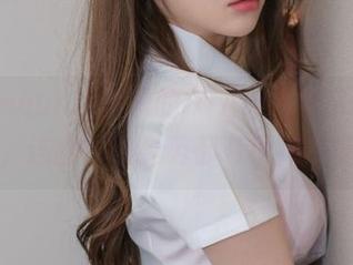 看！yeeun孙乐乐的DJAWA居家假期美图，连翻书的姿势都有模特气场！