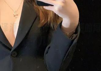 一小央泽海边作品：找到灵感的同时也拾起了几粒沙子。