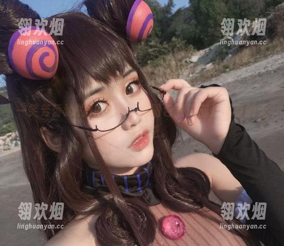 一笑芳香沁 一笑芳香沁的JK写真,这图包满满都是青春的无邪与叛逆。