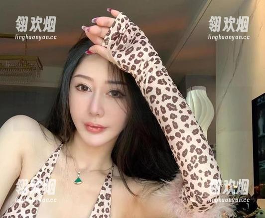 微密圈 - 无圣光的图片，揭示了不爱笑的赛琳腿部的另一种现实！