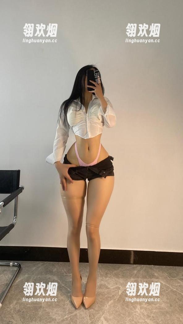 微密圈 - 俏妞qiaoniu66的女王套图，一次性分享的无奈与期待，完全上头！