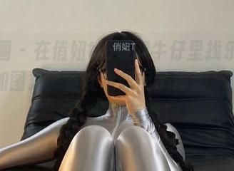 微密圈 – 在俏妞t的破洞牛仔里找乐子，原图加图集，竟让我想起了那张“非主流派”的童年照！