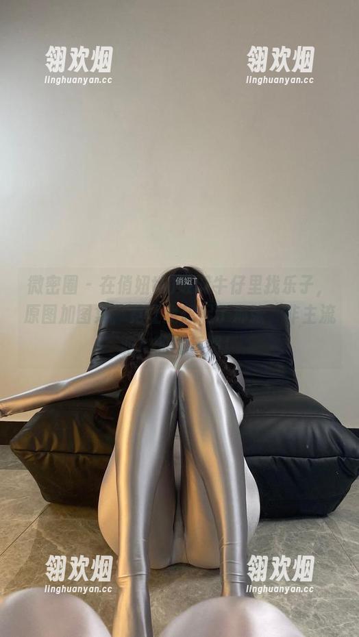 微密圈 - 在俏妞t的破洞牛仔里找乐子，原图加图集，竟让我想起了那张“非主流派”的童年照！