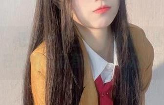 微密圈 – 看着十万口草莓粥粥的清纯写真，我在想她到底有没有私藏的资源？