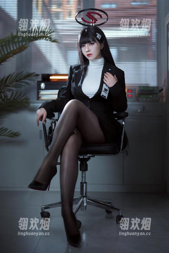 半半子的人生第一套婚纱cos，下载后让你乐翻天！