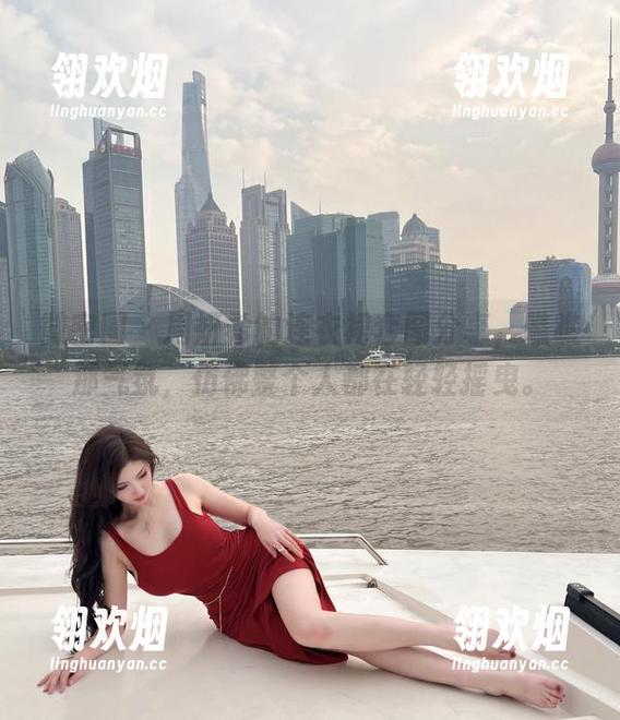 微密圈 - 周妍希的连衣裙套图分享，瞧瞧那气氛，仿佛整个人都在轻轻摇曳。