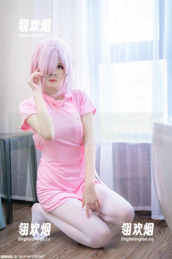 喵糖映画的无圣光天台JK制服套图，拍完后得补个口红，不然会意外少女？