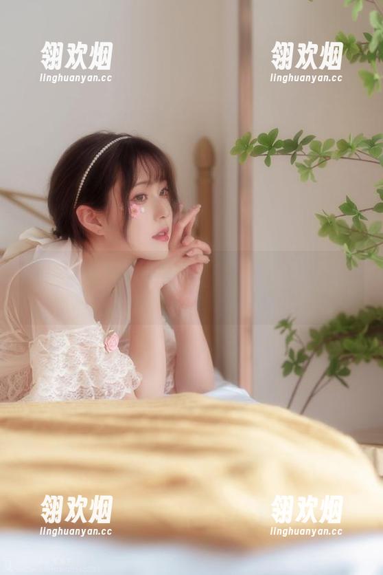 夏夏子的海边奇遇：图片合集，记录我的蓝天、破鞋和摘不到的椰子！