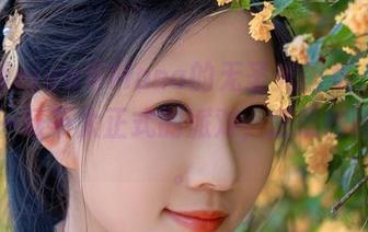 年年Nnian与Mona的无圣光图集，感觉像是一场不太正式的派对，随意得刚刚好。