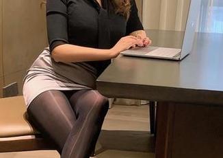 微密圈 – 突然觉得jk制服也能玩出私房新高度，张思允真是会找角度。