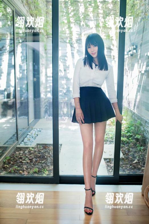 推女郎 - 艾栗栗的黑白写真，像是在柔和的光影中反思人生