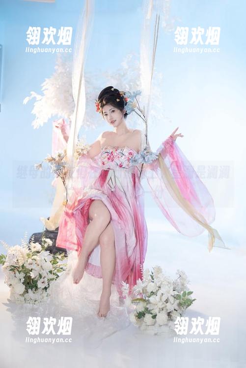 星澜是澜澜叫澜妹呀 继母的朋友们在福利派对上,星澜是澜澜叫澜妹呀独一份