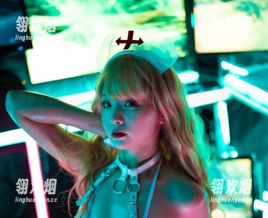 是青水 是青水的“油亮”全套,下载了么?记得备好吃的,慢慢欣赏哦。