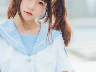 画面里的是桜桃喵的“明日方舟”，我在观看她那种轻松又带点张力的气息，果然，不可思议。