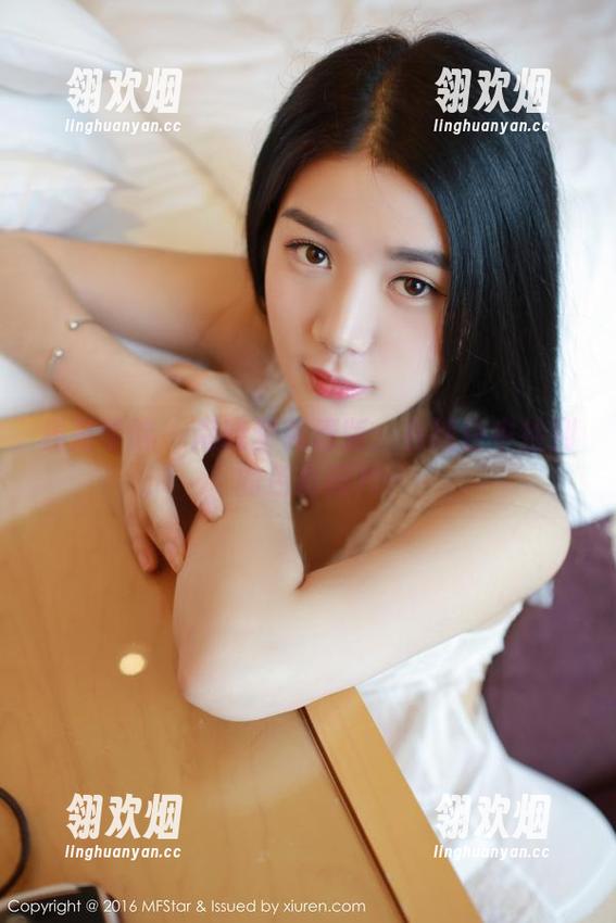 模范学院 - 南晓梦高清版：在纯白中捡到的色彩碎片