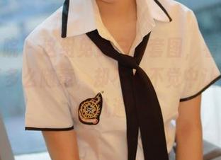 模范学院 – 这组免费户外套图，看汐汐爱吃草莓多么随意，却不知不觉中让人想多看几遍…
