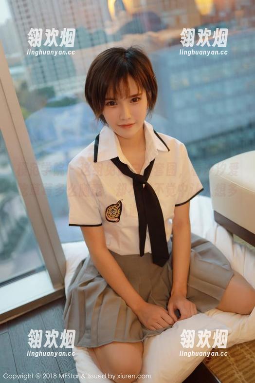 模范学院 - 这组免费户外套图，看汐汐爱吃草莓多么随意，却不知不觉中让人想多看几遍…