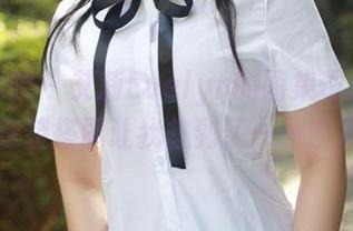 模范学院 – 艾莉Evelyn的图集现正热映，套装搭配让我想到了……沙发？