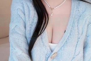 樱井小莜红裙写真，感觉要被这“美少女攻势”淹没了