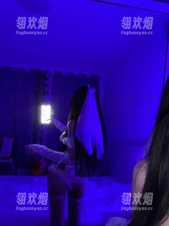 微密圈 - 沈汝凡超哇塞的双马尾随时诱惑你的视线，这高清美图带着轻松的妩媚，不得不赞。