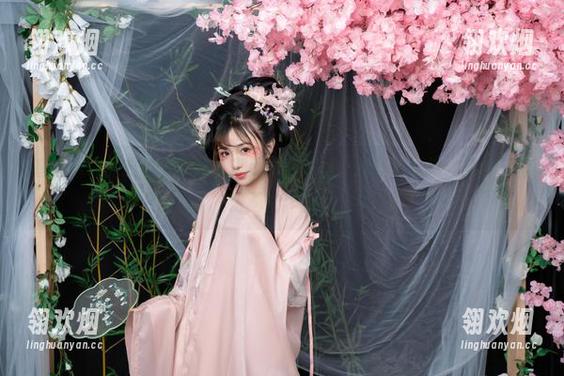 爆机少女喵小吉 碧蓝航线的爆机少女喵小吉原图在这里,分享一下这“趣味”堪比画的作品。