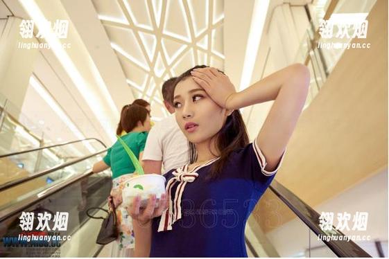 爱丝-何冉 爱丝 - 这里是何冉的泳池写真,原图里满满都是“喷”的艺术!