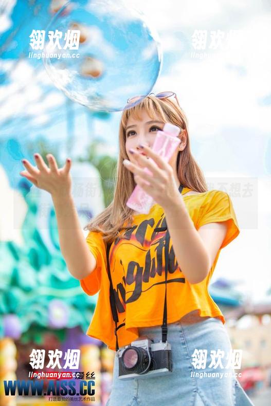 爱丝-欣杨 爱丝 - 欣杨街角套图——我发誓我不想去街角发呆,但这资源实在太香了。