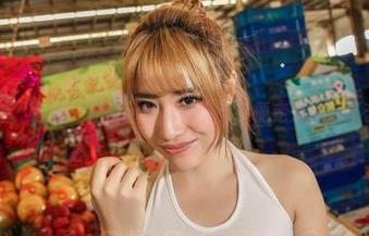 爱丝 – 合集：在索菲的棉袜下，随便走走就成了艺术