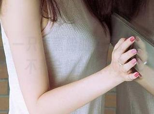 爱尤物 – 一只香蕉船的女友：原图精选，不看会悔的版本！