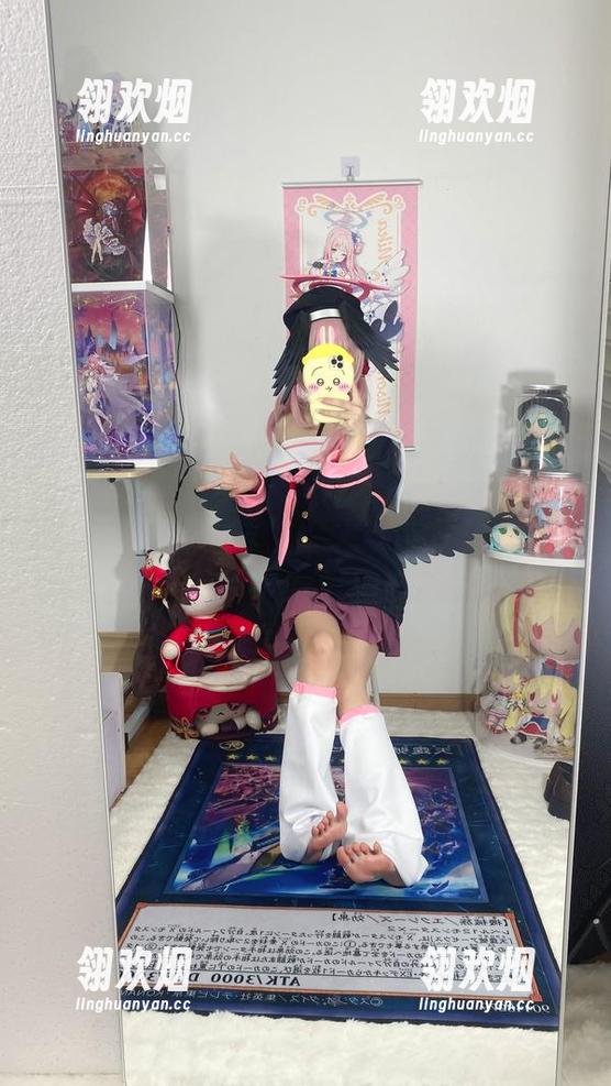 白栎Shirly 一件毛衣撑起的私拍写真,凭啥白栎Shirly就能让它闪闪发光?!