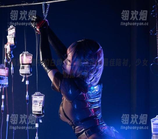 高清图集中的白烨烨：酒是花的最佳陪衬，少女们恰如其分