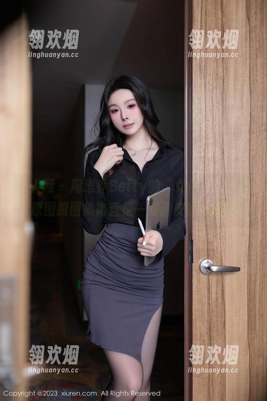 秀人网-周思乔Betty 秀人网 - 周思乔Betty的“女仆”:这图,原图跟图集简直是一对调皮的好朋友!